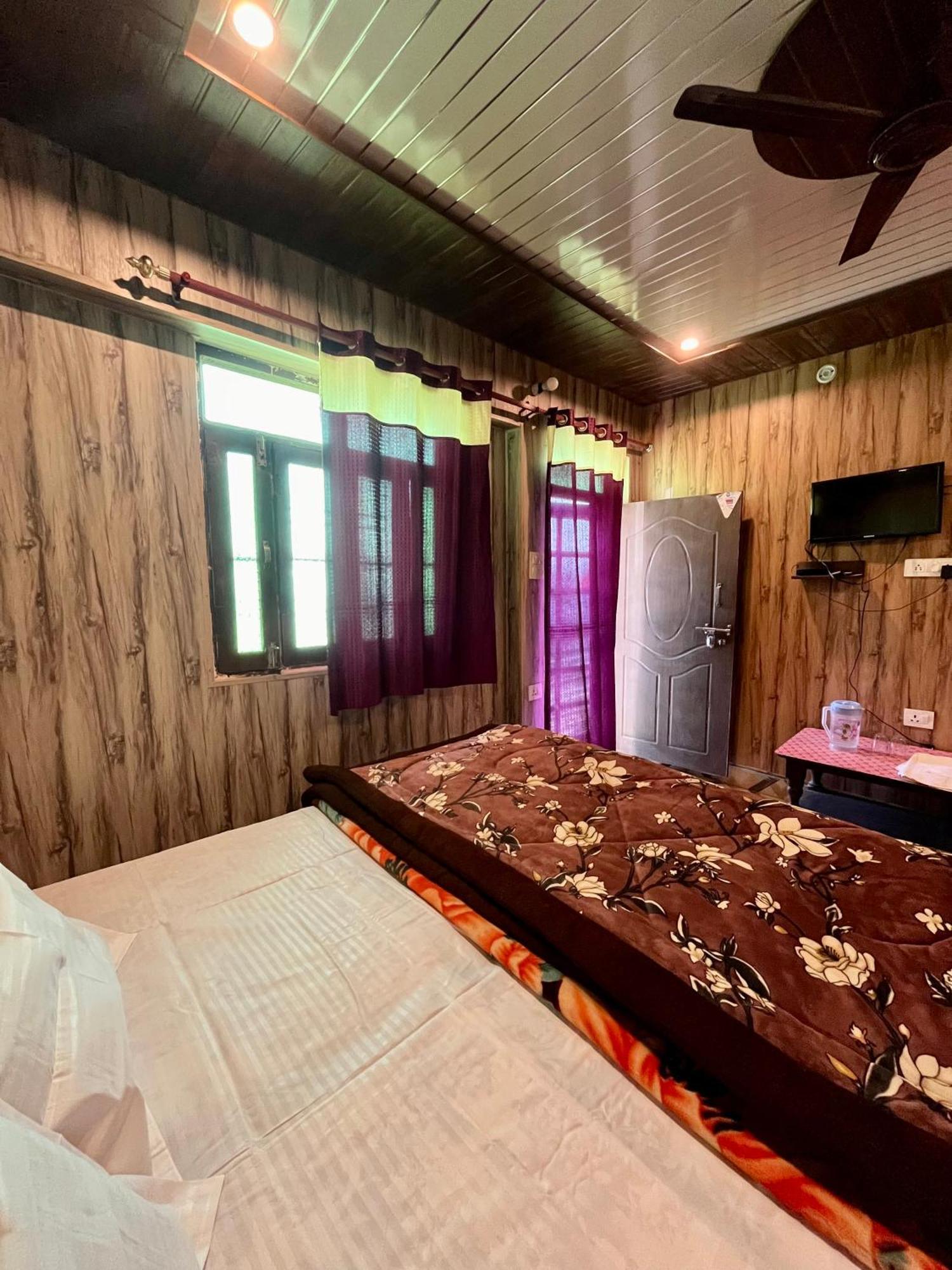 Astha Guest House Gopeshwar ภายนอก รูปภาพ